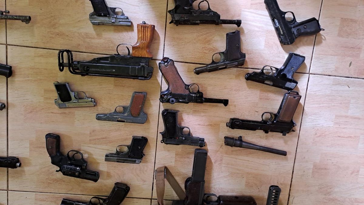 V pozůstalosti zemřelého na Jindřichohradecku bylo 27 nelegálně držených zbraní a dvě rozbušky
